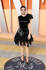 anna-kendrick-in-ashi-studio-fw24-at-the-2025-vanity-fair-v0-brnenrirreme1.png