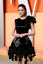 anna-kendrick-in-ashi-studio-fw24-at-the-2025-vanity-fair-v0-hk8jorirreme1.png