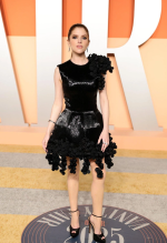 anna-kendrick-in-ashi-studio-fw24-at-the-2025-vanity-fair-v0-ieuvyqirreme1.png