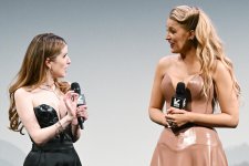 blake-lively-anna-kendrick-another-simple-favor-02-030825-a40b1496a058482aa446ac6afe08c9f4.jpg