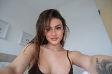Nadia (1).jpg