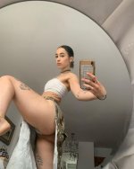 Paola acaba d hacerme gastar mucho dinero en cosas q no necesito pero se acaba d ir y ya la ec...jpg