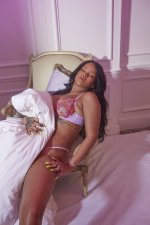 rihanna-big-boobs-curvy-body-lingerie-shoot-037-1.jpg