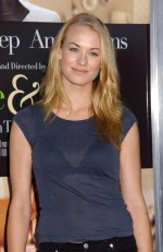 Yvonne_Strahovski_084.jpg