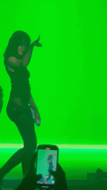 Aitana-Concierto-culo-Chiclana-120724-1.gif
