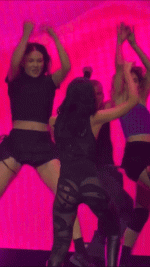 Aitana-Concierto-culo-Chiclana-120724-6.gif