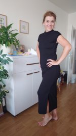 6399648-mrs-petra-shows-off.jpg
