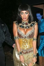 nicole-scherzinger-as-cleopatra-at-jonathan-ross-s-halloween-party-in-london-10-31-2017-12_thu...jpg