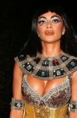 nicole-scherzinger-as-cleopatra-at-jonathan-ross-s-halloween-party-in-london-10-31-2017-9_thum...jpg