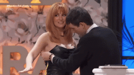 Edurne - Sexy con vestido negro y desfilando_1.gif