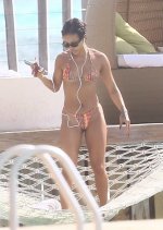 Karrueche Tran Cancun t1ed (15).jpg