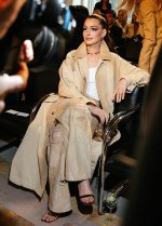 Anne Hathaway 09.jpg