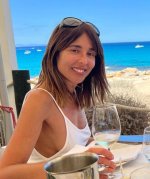 semana-ana-terradillos-arrasa-en-sus-vacaciones-con-un-gorro-de-pescador-de-450-euros-6.jpg