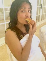 salmahayek__2025-04-20T153211.000Z_5.jpg