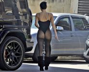 Bianca_Censori_out_in_Mallorca_04-23-2025__4_.jpg