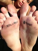 Miley-Cyrus-Feet-1114453.jpg