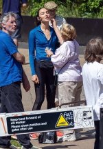 Gal_Gadot_filming_scene_for_her_upcoming_thriller_film__Runner__in_London_04-30-2025__5_.jpg