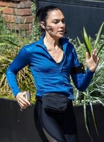 Gal_Gadot_filming_scene_for_her_upcoming_thriller_film__Runner__in_London_04-30-2025__28_.jpg