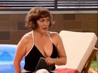 Isabel-Ordaz-bañador-sexy-serie-LQSA.jpg