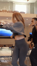 GIF_-_Jennifer_Lopez_-_2025.05.15_-_IG_VID_-_001.gif