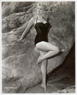 9085162_56146_swimsuit_jan_sterling__gippo_122_758lo.jpg