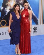 gal_gadot__2017-08-04T182442.000Z.jpg