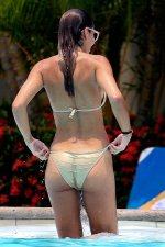 lara-alvarez-bikini-supervivientes-1557835140.jpg