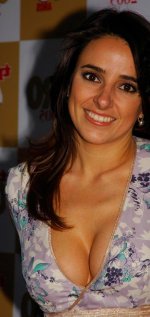Carmen-Alcayde-escote-espectacular (1).jpg