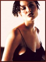 Angelina_Jolie_384.jpg