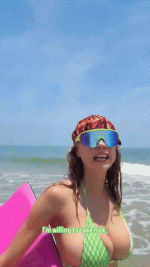 Charlotte McKinney 2.gif