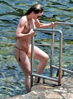 612047768_olivia-wilde-bikini-001.jpg