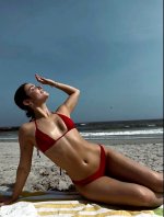 Charli_D_Amelio_in_bikini_06-25-2025__2_.jpg