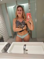 mature-brazilian-curves-to-make-your-night-better-XHkSGQ.jpg