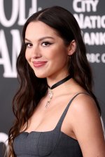 olivia-rodrigo-red-carpet--3.jpg