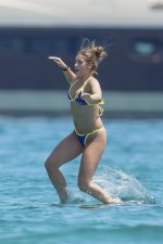 Tate McRae - Wearing a bikini   (13).jpg