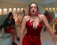 Rosalía-tetas-apretadas-videoclip.jpg