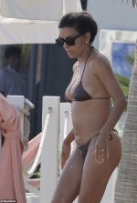 Eva Longoria Enjoy Beach Day in Marbella  (8).jpg