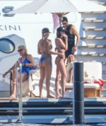 Kate Hudson in a blue bikini on a yacht in Ibiza  (7).jpg