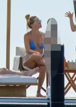 Kate Hudson in a blue bikini on a yacht in Ibiza  (6).jpg