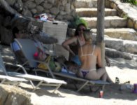 Kate Hudson - on the beach in Greece  (9).jpg