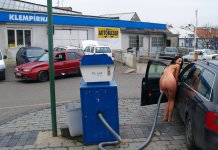 CAR (3421).jpg