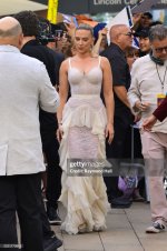 Scarlett-Johansson-Feet-8723442.jpg