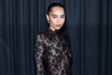 576112833_zoekravitzseethrough25pfw107.jpg