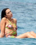 dualipa_official__2025-07-24T185935.000Z_3.jpg