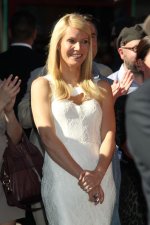 42697_GwynethPaltrowGwynethPaltrowReceivingRfyvBEU6dlLl_122_196lo.jpg