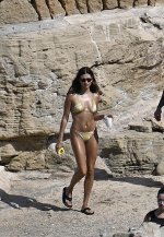 hailey-bieber-ass-thong-bikini-mallorca-006.jpg