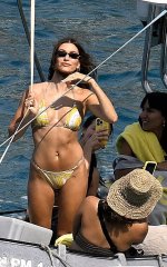 hailey-bieber-ass-thong-bikini-mallorca-012.jpg