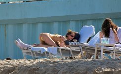 elsie-hewitt-bikini-body-perfect-ass-palm-beach-022.jpg