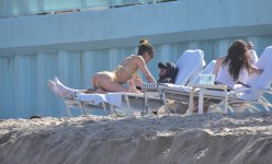 elsie-hewitt-bikini-body-perfect-ass-palm-beach-017.jpg