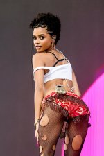 tyla-hot-body-skimpy-outfit-coachella-performance-015.jpg